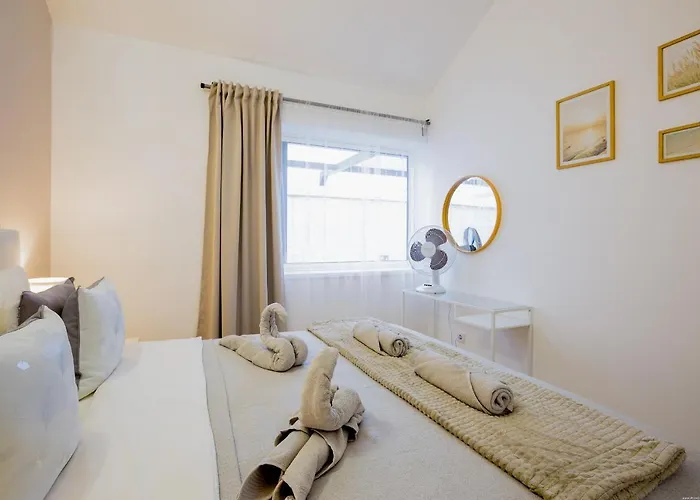 Bright & Stylish In Chipeque, Cristianos