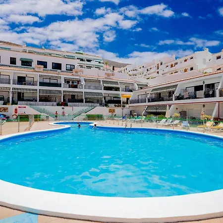 Апартаменты Bright & Stylish In Chipeque, Cristianos *